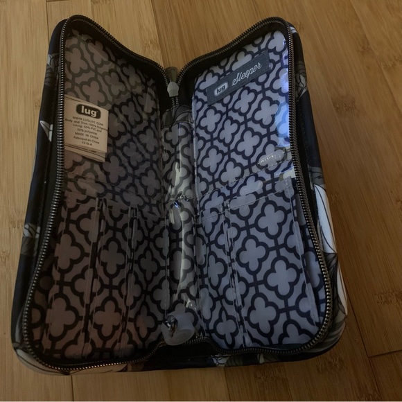 Lug Sleeper Cosmetic Brush Case, Lily Black, Never used - Picture 2 of 2